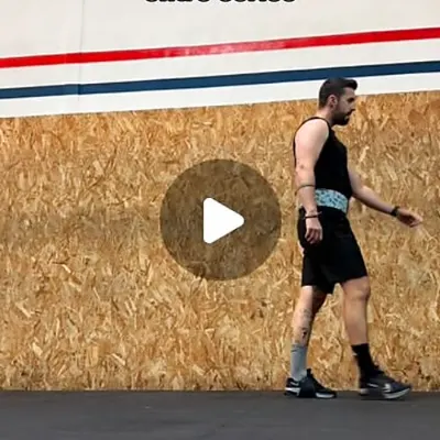 Atleta de CrossFit HDH entre series de un WOD